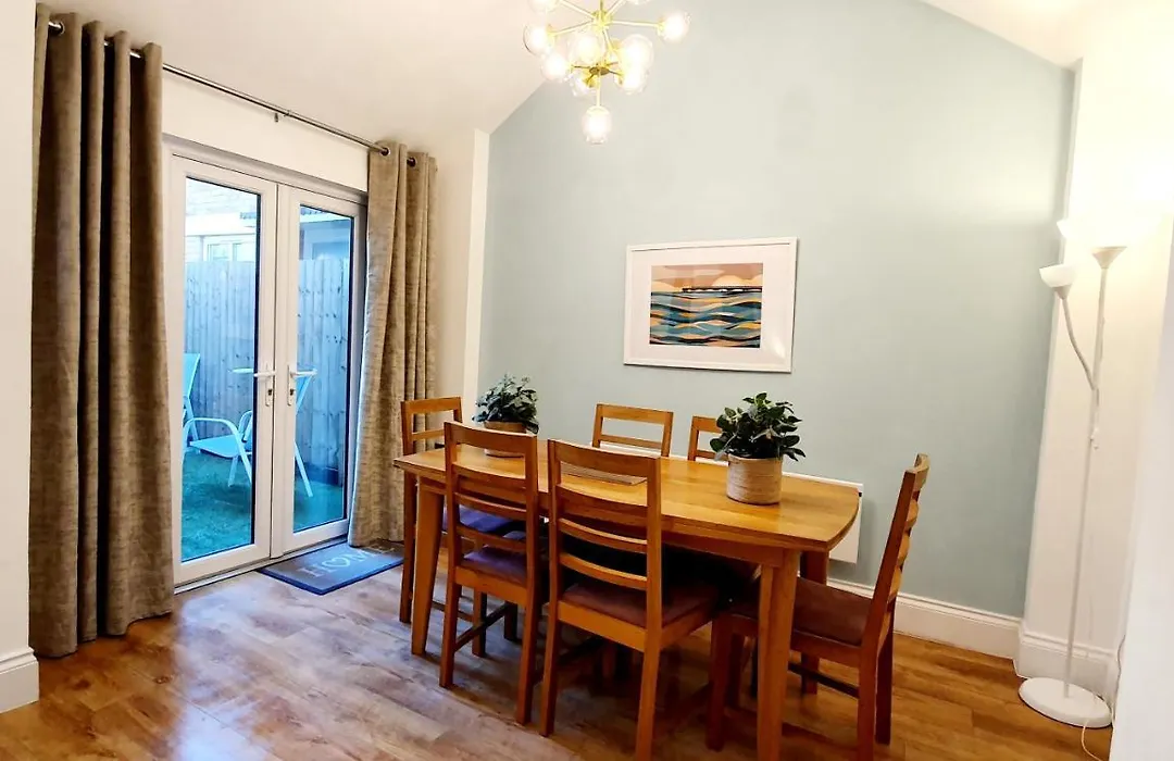 Superb 2 Beds 2 Baths New Apartment W/ Garden+Patio-1